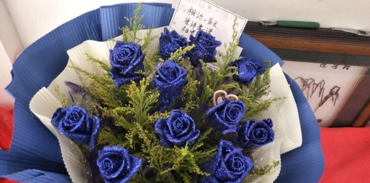 男人送女人蓝色玫瑰的意义与象征（从色彩传达的情感到两性关系的演变）
